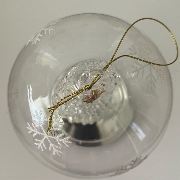 Hand blown snowflake nativity scene light up Christmas ornament table decor - Picture 7 of 9